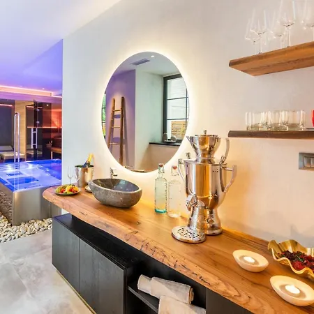 Otel Mosaic House Design