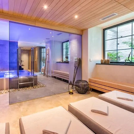 Otel Mosaic House Design