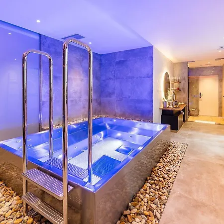 Mosaic House Design Otel 4*