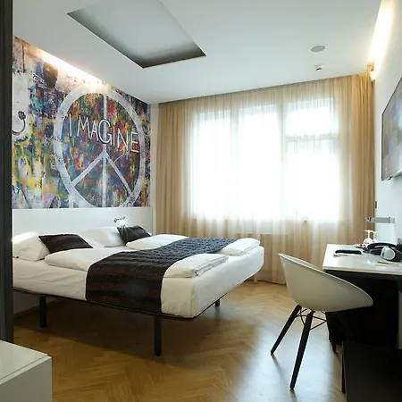 Otel Mosaic House Design